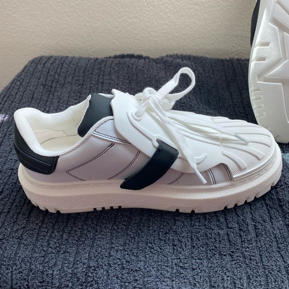 White Sneakers for Women - Picture 5 of 9